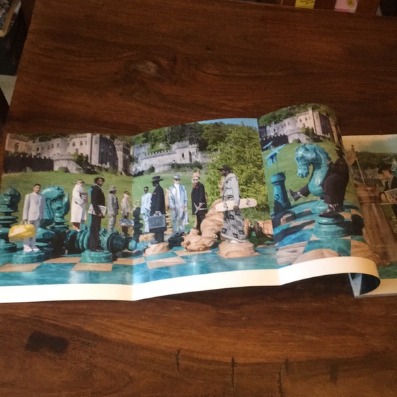 l’uomo vogue magazine December 2021 featuring Jared Leto - Picture 8 of 16